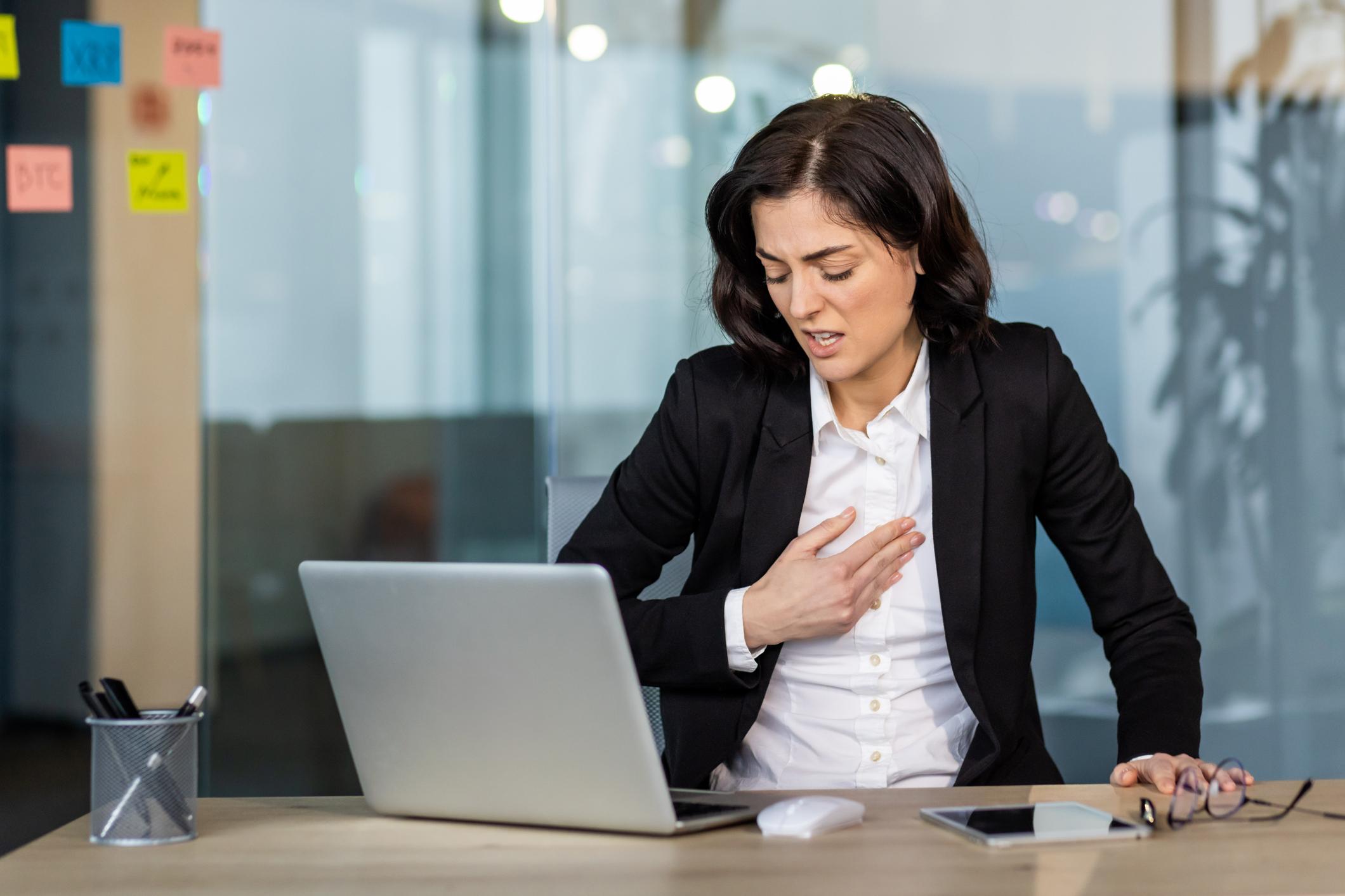 Chest pain symptoms in women and heart attack warning signs
