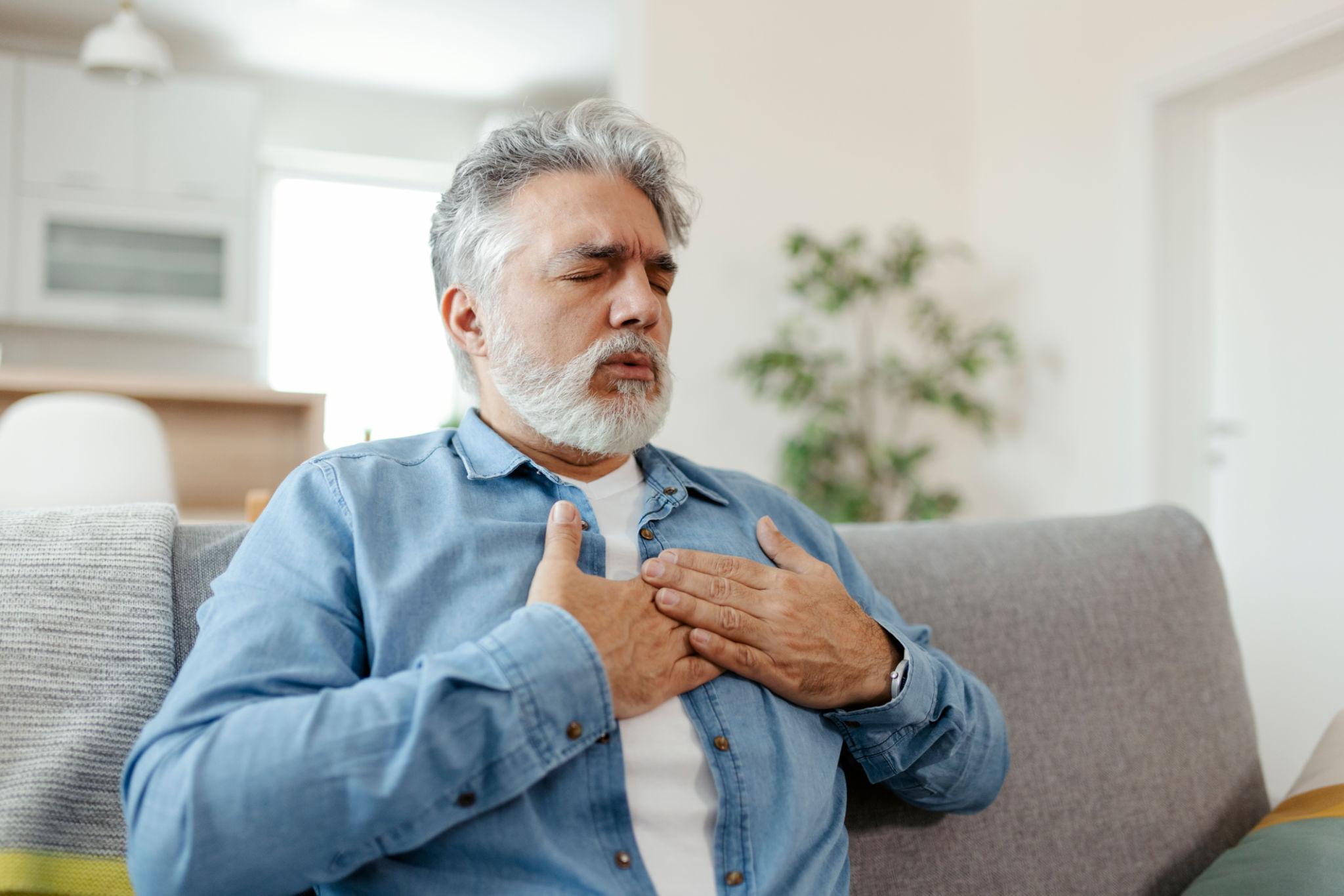 Early signs of heart failure including swelling legs fatigue and breathing difficulty