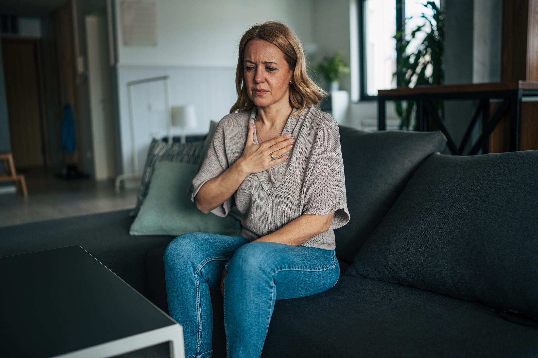 Heart attack chest pain symptoms and warning signs